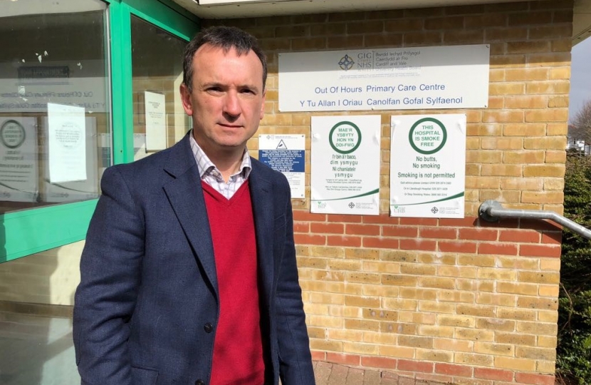 Alun Cairns at Barry Hospital 