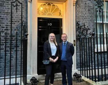 Alun Cairns outside number 10 downing street with Tia